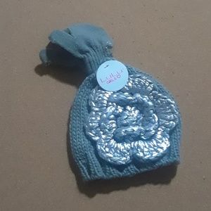 Cute hat and gloves.